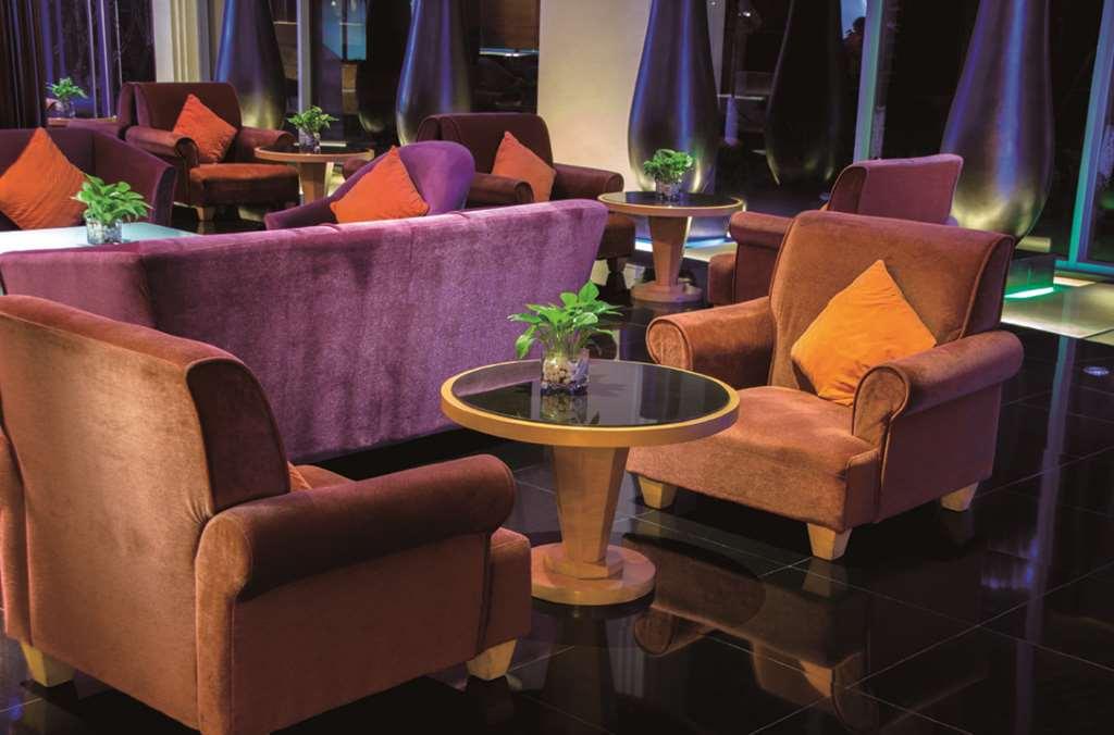 Grand Oriental Hotel Донгуан Ресторант снимка