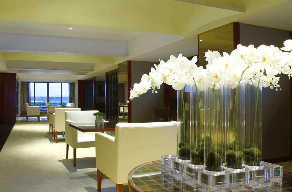 Grand Oriental Hotel Донгуан Ресторант снимка