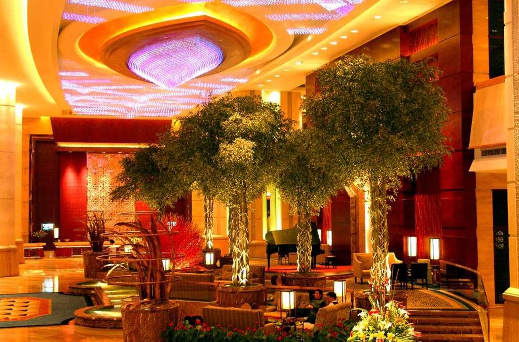 Grand Oriental Hotel Донгуан Интериор снимка