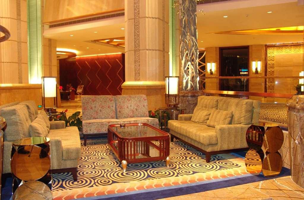 Grand Oriental Hotel Донгуан Интериор снимка