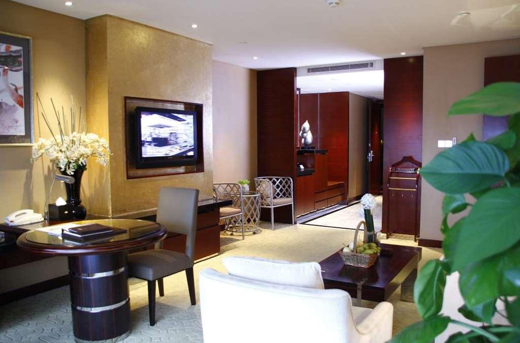Grand Oriental Hotel Донгуан Стая снимка