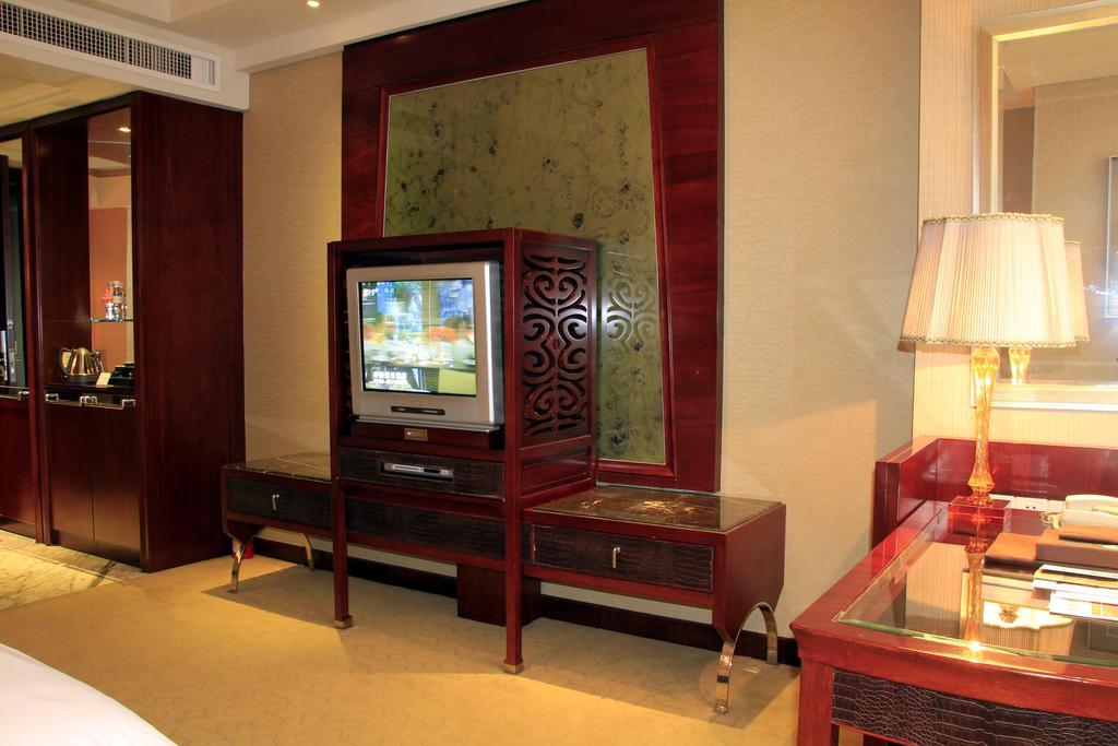 Grand Oriental Hotel Донгуан Екстериор снимка