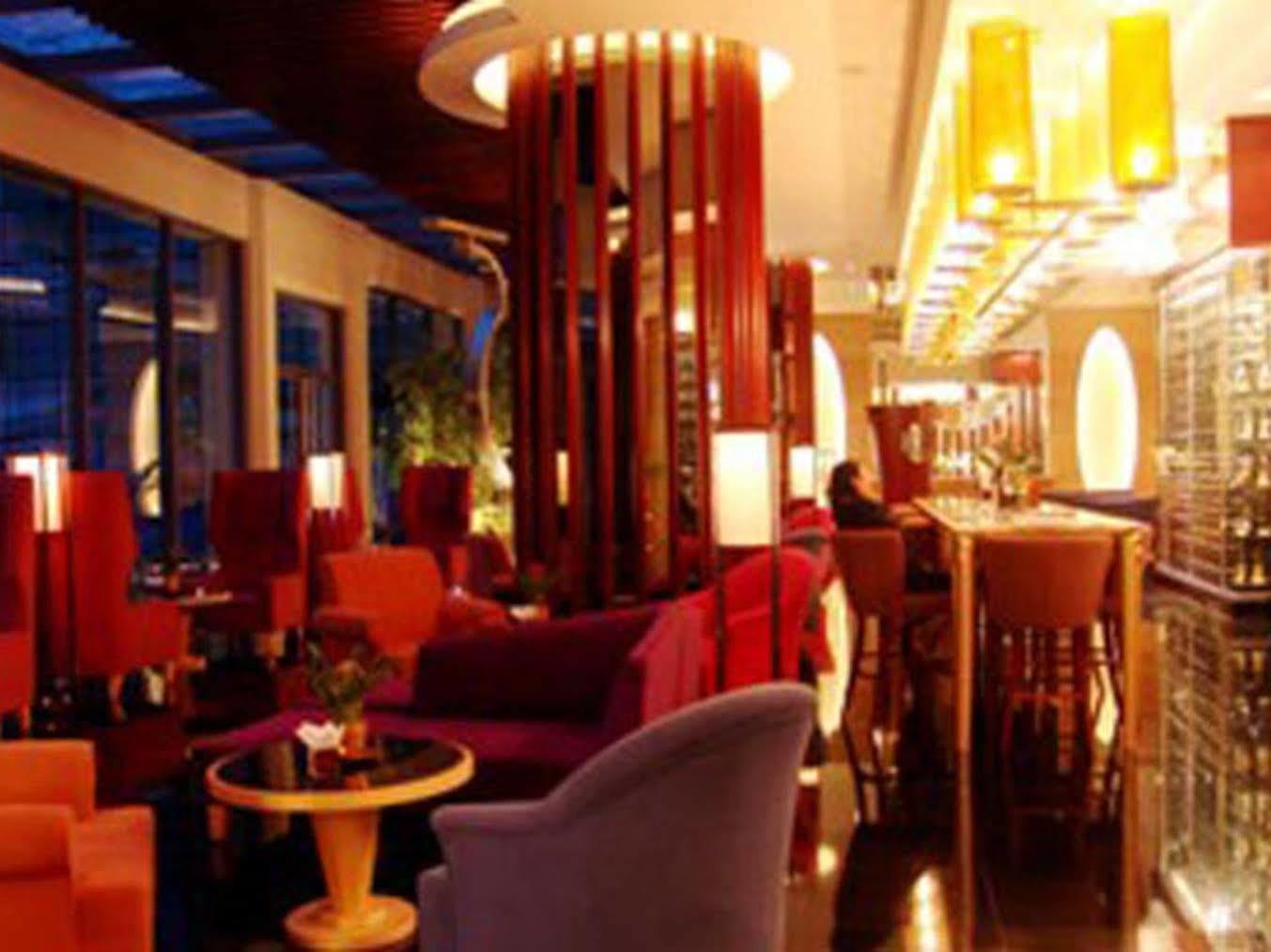 Grand Oriental Hotel Донгуан Екстериор снимка