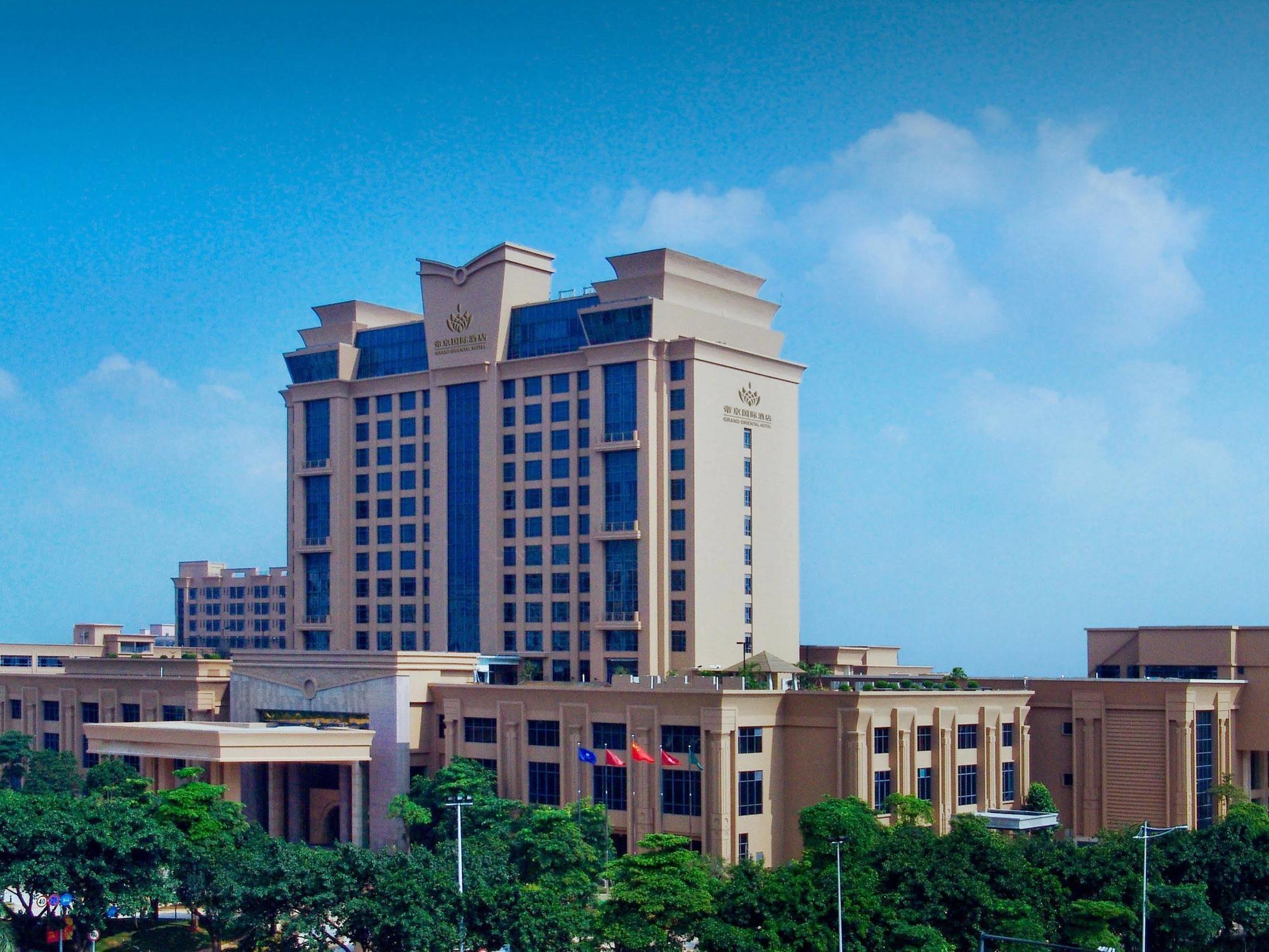 Grand Oriental Hotel Донгуан Екстериор снимка