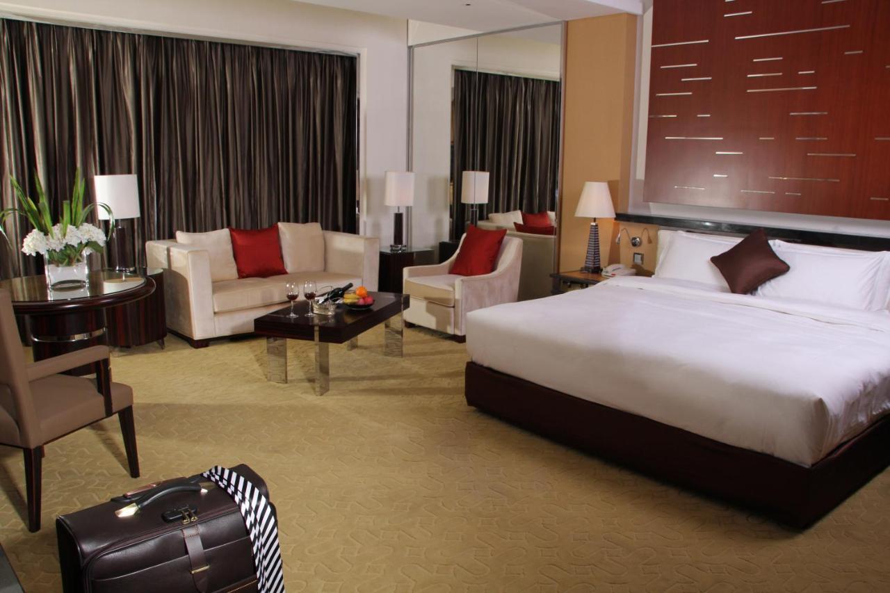 Grand Oriental Hotel Донгуан Екстериор снимка