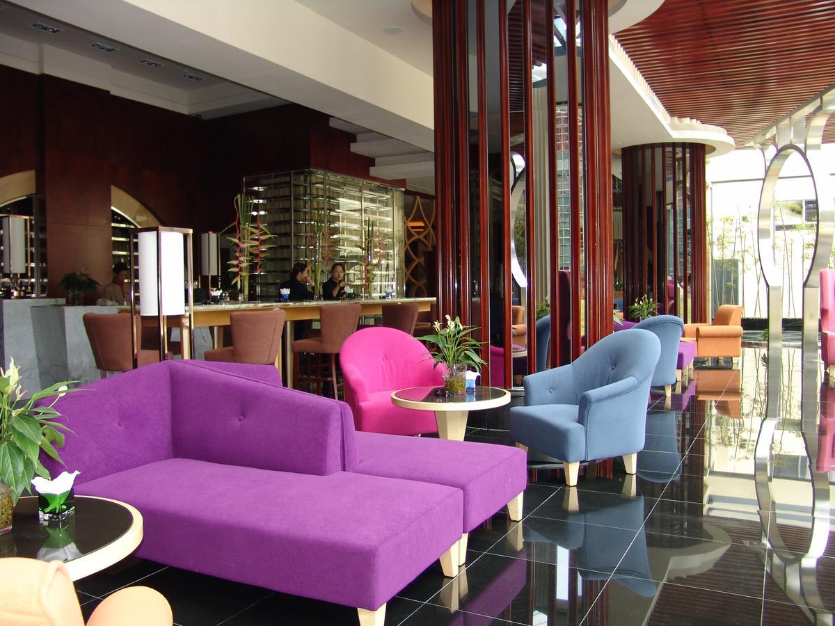 Grand Oriental Hotel Донгуан Екстериор снимка