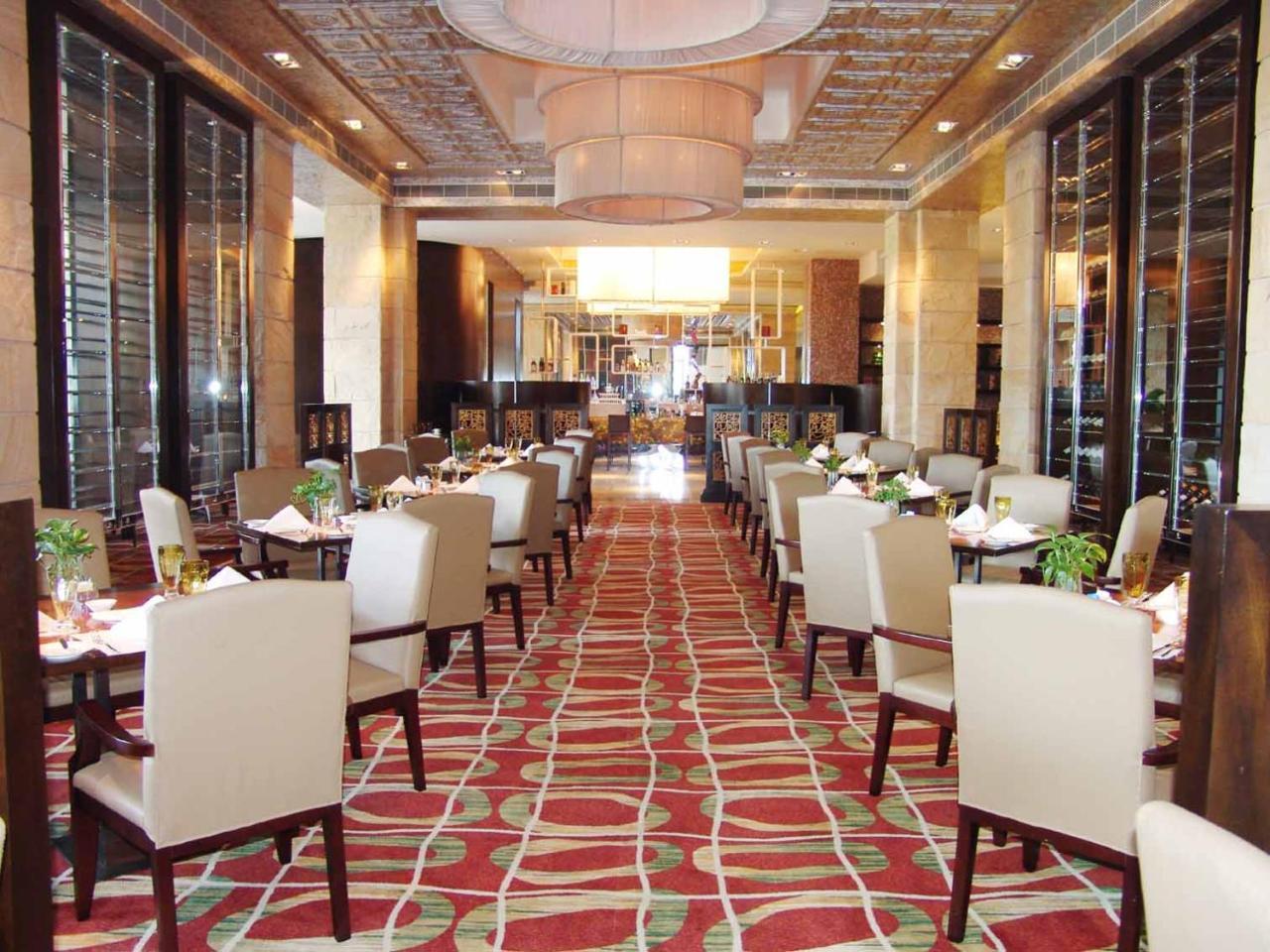 Grand Oriental Hotel Донгуан Екстериор снимка