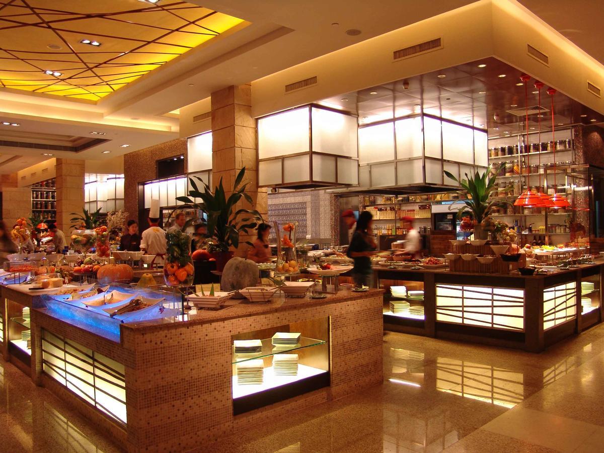 Grand Oriental Hotel Донгуан Екстериор снимка