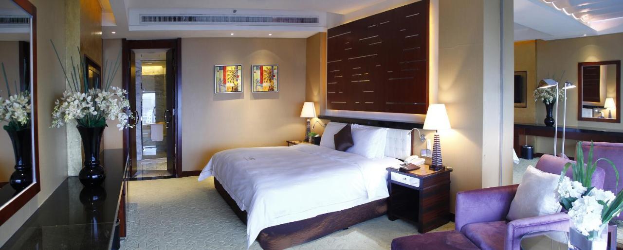 Grand Oriental Hotel Донгуан Екстериор снимка